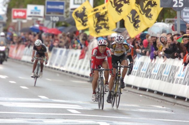 Oscar Freire (Katusha) and 
Pieter Serry (Team Topsport Vlaanderen) steal fight for 2nd and 3rd position from Team Colombia-Coldeportes' Fabio Andres Duarte Arevalo in final meters. Photo Fotoreporter Sirotti.