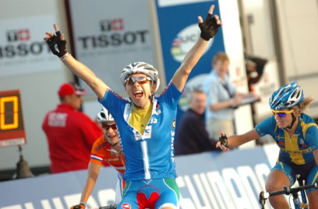 Giorgia Bronzini wins elite women's road race at 2010 UCI Road Cycling World 

Championships ahead of Marianne Vos (Netherlands) and Sweden's Emma Johansson. Giorgia Bronzini is the new World Champion. Photo Fotoreporter Sirotti.