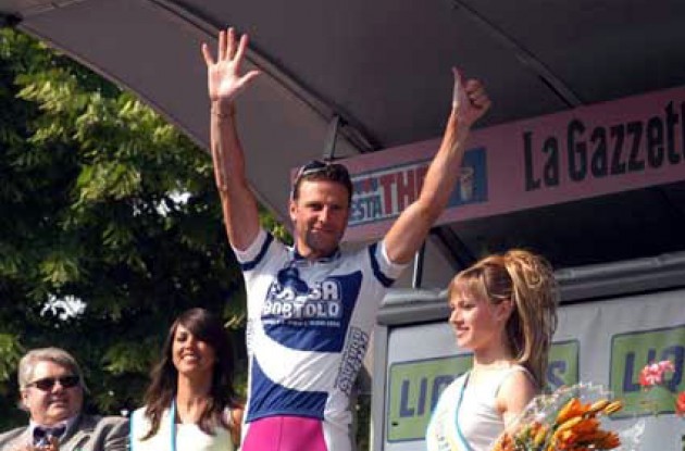 Petacchi celebrating on the podium. Six fingers for stage wins