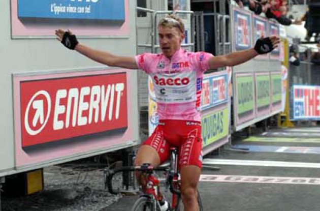 Cunego takes his fourth stage win in this year's Giro d'Italia. Photo copyright Fotoreporter Sirotti.