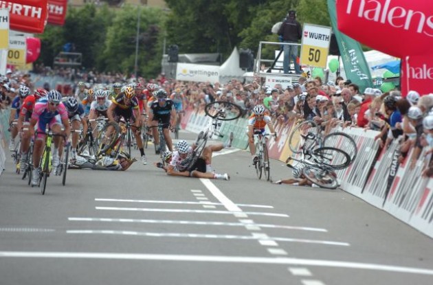 Crash! Marc Cavendish, Heinrich Haussler and other riders hit the tarmac! Photo copyright Fotoreporter Sirotti.