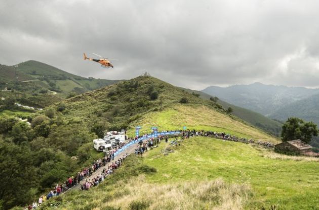 Helicopter cyclists maintains clouds