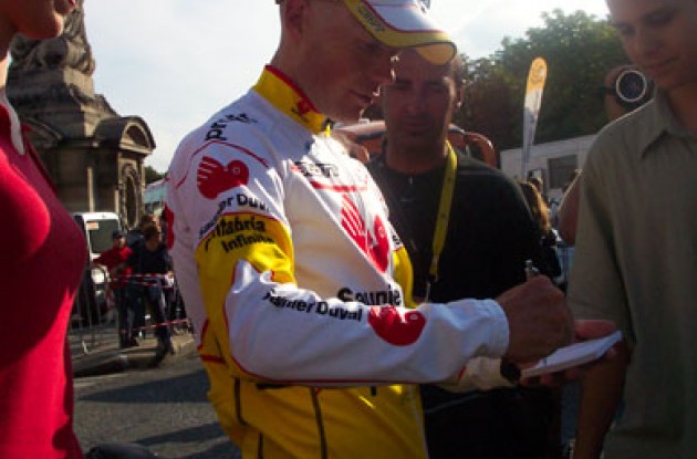 ...and so does Horner... Photo copyright Roadcycling.com.