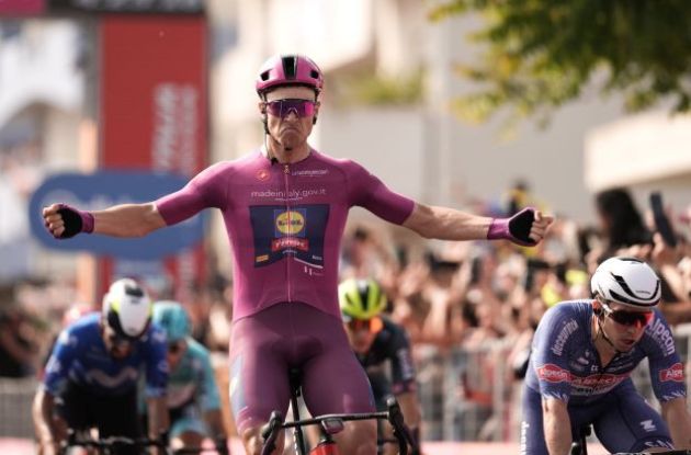 Jonathan Milan wins stage 11 of Giro d'Italia 2024