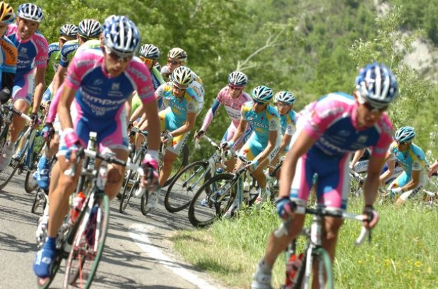 Lampre leads the peloton in the Giro d'Italia 2010. Photo copyright Fotoreporter Sirotti.