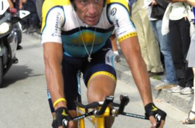 Lance Armstrong (Team Astana .. eh .. Team RadioShack). Photo copyright Fotoreporter Sirotti.