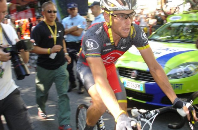 Lance Armstrong just before the start of the stage 16 of the 2010 Tour de France in Luchon.