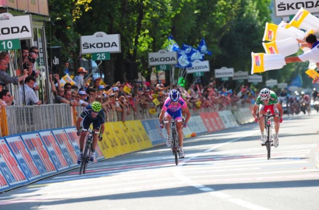 Lastras, Ulissi and Visconti sprint. Photo Fotoreporter Sirotti.