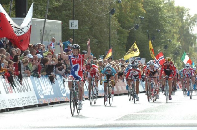 Lucy Garner wins the 2011 UCI road world championships junior women road race in Denmark. Photo Fotoreporter Sirotti.