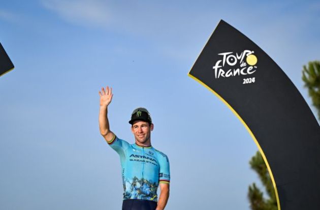 Mark Cavendish celebrated on the Tour de France podium