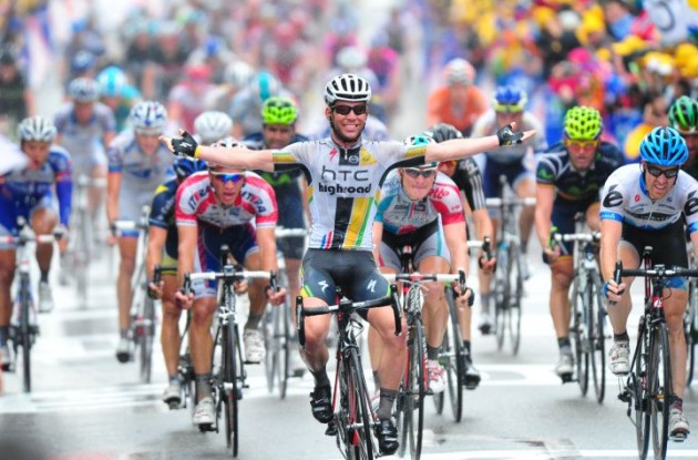 Mark Cavendish sprints to win in stage 11 of Tour de France 2011 for Team HTC-HighRoad. Photo Fotoreporter Sirotti.