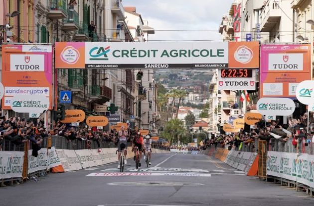 Mathieu van der Poel wins Milano-Sanremo 2025