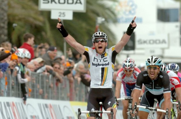 Matthew Goss wins Milano-San Remo 2011 ahead of FaBian Cancellara and Philippe Gilbert. Photo Fotoreporter Sirotti.