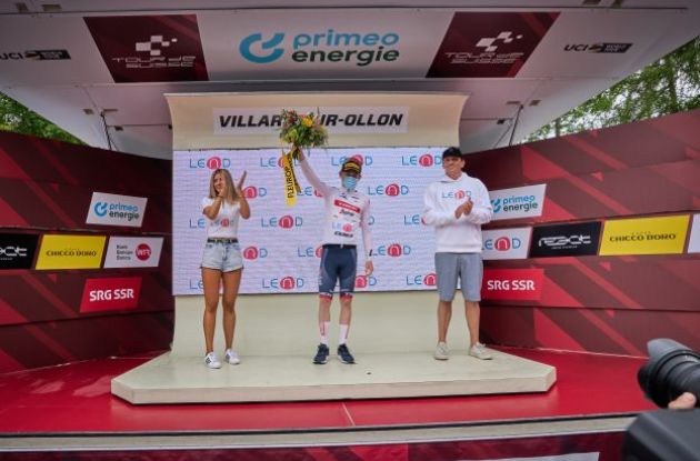 Mattias Skjelmose on the Tour de Suisse podium with podium girl