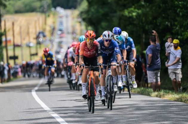 Michał Kwiatkowski leads the breakaway group for Ineos-Grenadiers