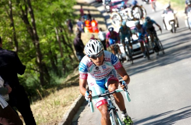 Miguel Rubiano leaves his fellow breakaway companions done and dusted. Photo Fotoreporter Sirotti.