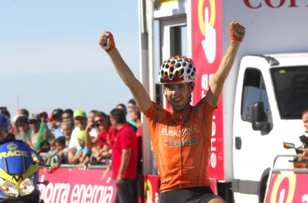 Mikel Nieve returns success to Team Euskaltel in the 2010 Vuelta a Espana by winning stage 16. Photo copyright Fotoreporter Sirotti.