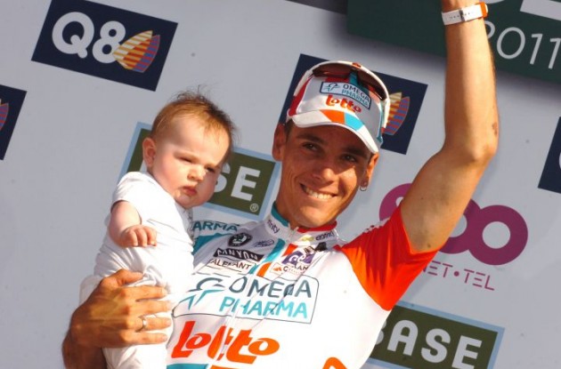 Philippe Gilbert celebrates his great win on the podium with his baby boy. Photo Fotoreporter Sirotti.