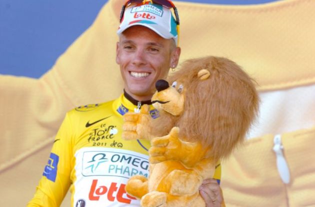 Philippe Gilbert now wears the yellow leader's jersey and has got a new lion teddy for his little kid. Photo Fotoreporter Sirotti.