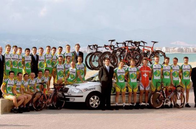 Team Phonak-iShares 2006. Photo copyright Roadcycling.com.