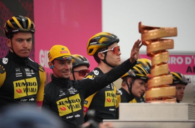 Primoz Roglic with the Giro d'Italia champion trophy