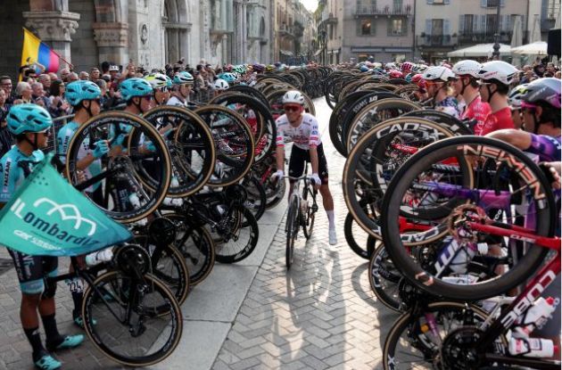 Rafal Majka retires and is honored with a retirement wheel parade | RCS Sport - LaPresse Rafal Majka retirement wheel bike parade