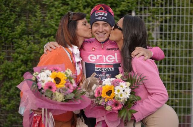 Remco Evenepoel with the Giro d'Italia podium girls