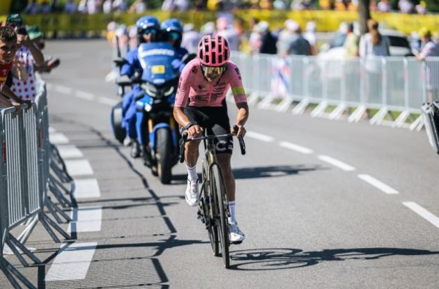 Richard Carapaz on his way to victory in stage 17 of Tour de France