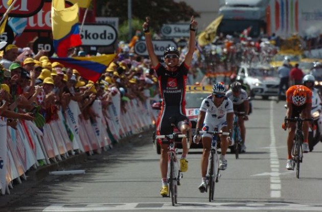 Sanchez takes the stage win. Photo copyright Fotoreporter Sirotti.