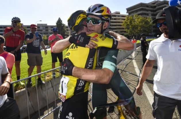 Sepp Kuss hugging Wout van Aert