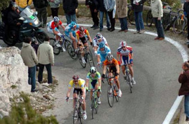 Voigt leads the breakaway group up Mont Faron. Photo copyright Fotoreporter Sirotti.