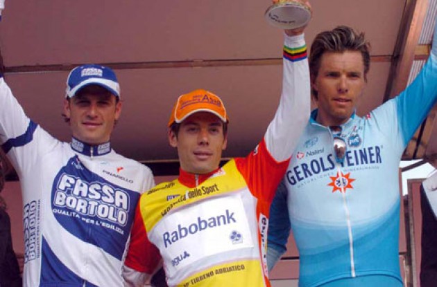 The overall top 3 on the podium. Petacchi, Freire and Hondo (later replaced by Guidi). Photo copyright Fotoreporter Sirotti.