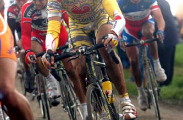Andrea Tafi sporting a special pave-influenced Saunier Duval jersey design. Photo copyright Fotoreporter Sirotti.