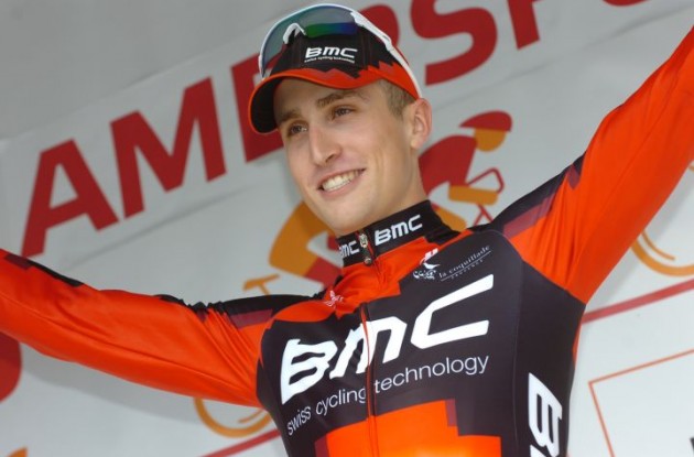 Taylor Phinney (Team BMC Racing) celebrates his prologue victory on the podium. Photo Fotoreporter Sirotti.