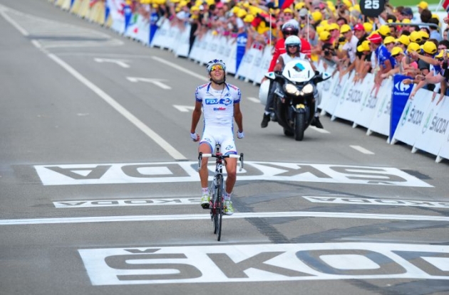 Team FDJ-BigMat's Thibaut Pinot soloes to victory in stage 8 of 2012 Tour de France. Photo Fotoreporter Sirotti.