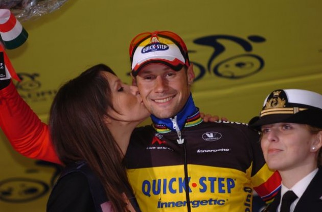 Sweet podium girl kisses for Tom Boonen. Life if sweet! Photo copyright Fotoreporter Sirotti.