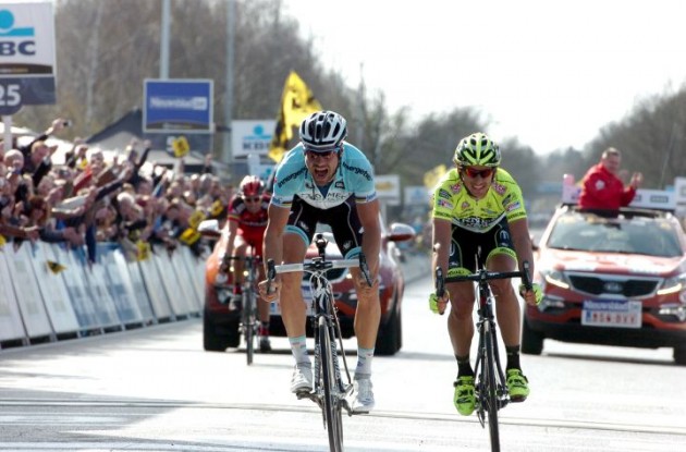 Tom Boonen wins Tour of Flanders 2012 in a sprint to the finish line. Photo Fotoreporter Sirotti.