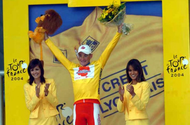 Thomas Voeckler is still the man in yellow. Will he be able to maintain his overall lead tomorrow? Stay tuned to Roadcycling.com to find out! Photo copyright Fotoreporter Sirotti.