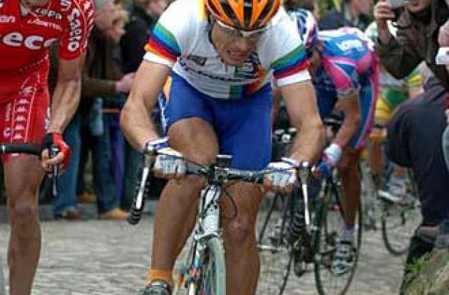 Oscar Freire (Rabobank) received three points for 23rd place and leads the World Cup competition with 103 points. Photo copyright Fotoreporter Sirotti.