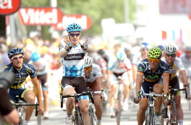 Team Garmin-Cervelo's Tyler Farrar sprints to win in stage 3 of Tour de France 2011. Photo Fotoreporter Sirotti.