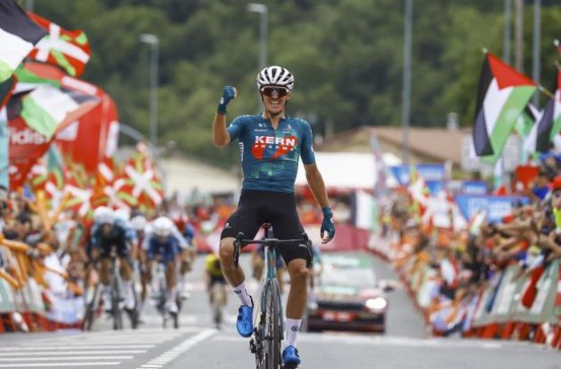 Urko Berrade raises hands as winner of stage 18 of Vuelta a Espana 2024