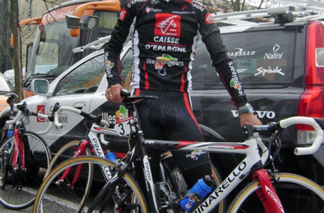 Valverde with his new Pinarello Paris Carbon FP bike. Photo copyright Roadcycling.com.