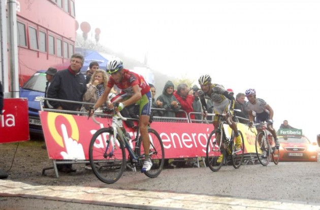 Vuelta leader Vincenzo Nibali and Peter Velits arrive. Photo copyright Fotoreporter Sirotti.