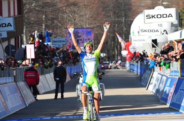Vincenzo Nibali wins. Photo Fotoreporter Sirotti.