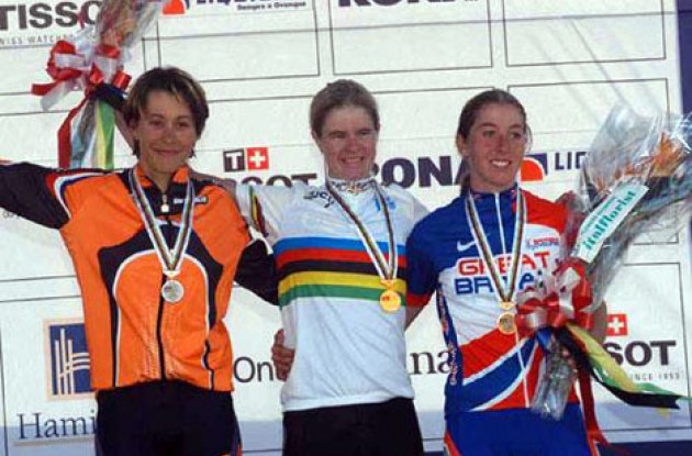 The podium from left to right: Melchers, Ljungskog and Cooke. Photo copyright Fotoreporter Sirotti.