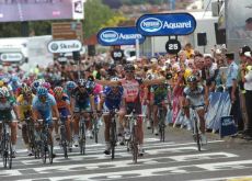 Robbie McEwen takes the win. Robbie McEwen takes the win.