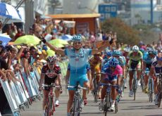 Robert Förster takes the stage win for Team Gerolsteiner. Photo copyright Fotoreporter Sirotti.