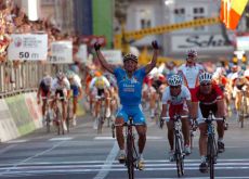 Bettini is the new World Champion! Congrats from all of us here at Roadcycling.com. Photo copyright Fotoreporter Sirotti.