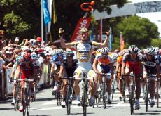 Andre Greipel wins! Photo copyright Fotoreporter Sirotti.