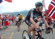 Christopher Froome leads Bradley Wiggins up the climb. Photo Fotoreporter Sirotti. Christopher Froome leads Bradley Wiggins up the climb. Photo Fotoreporter Sirotti.